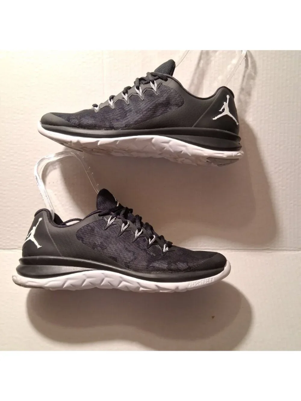Air Jordan Trainer Mens Sneakers Black/White Size 10.5 Mesh Upper Stylish Athlet